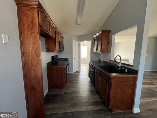 Building Photo - 330 Anchors Way