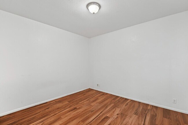 Building Photo - 9007 W Elm St