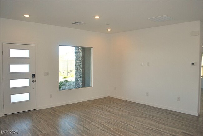 Building Photo - 896 Kings Clf Ln