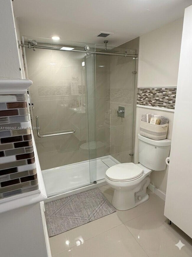 Building Photo - 2851 NE 183rd St