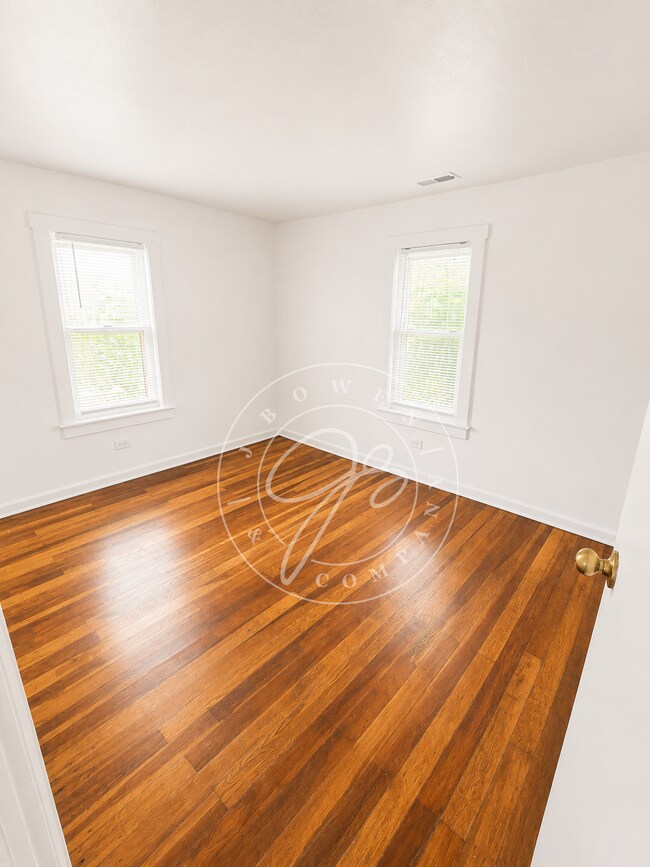 Building Photo - 823 Custer Dr