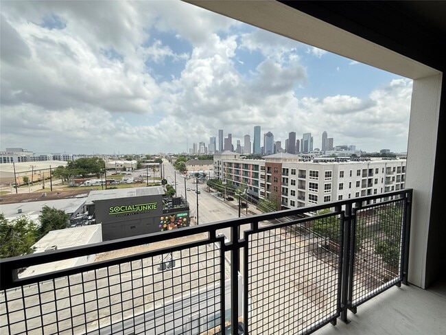 Building Photo - 2520 Washington Ave