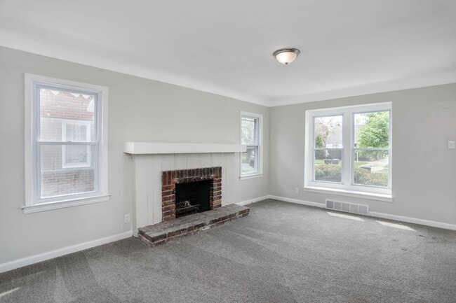 Building Photo - Completely remodeled 3 bed/1 bath Single F...