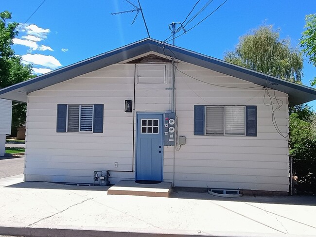 Building Photo - (400 W) Left Duplex