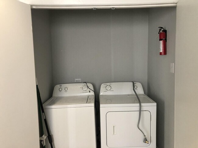 Building Photo - 1211 Monroe St