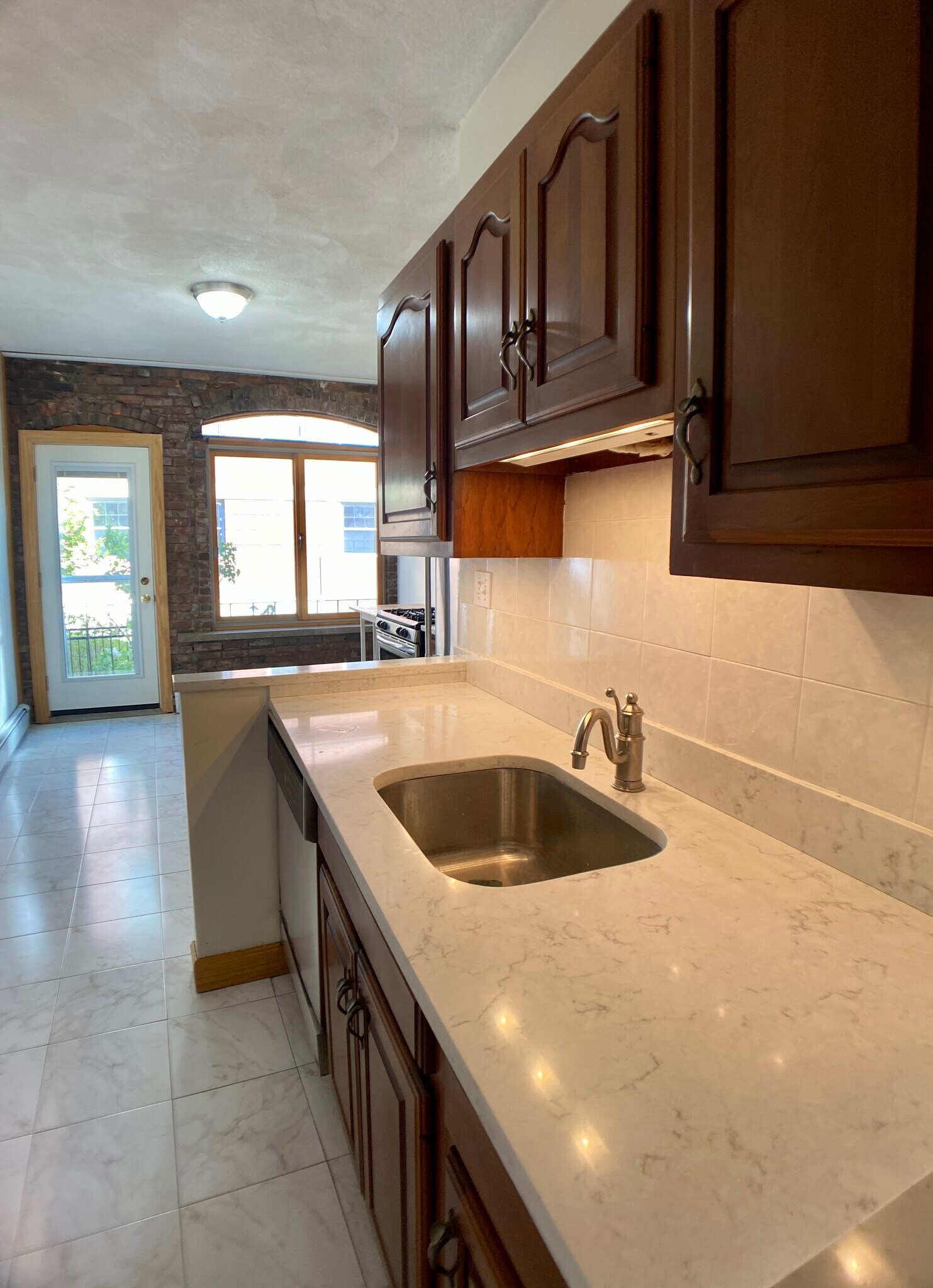 Building Photo - 69 Baldwin St