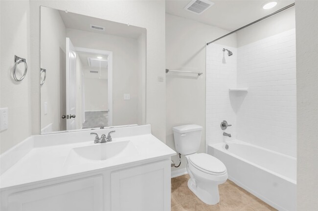 Building Photo - 15100 Crown Mnr Dr