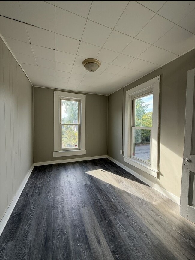 Building Photo - Upstairs 2 Bedroom 1 Bath