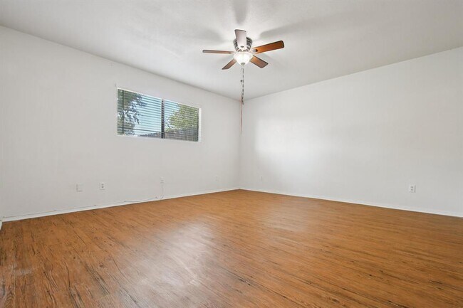 Building Photo - 2214 Winchester Dr