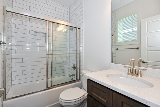 Building Photo - 1739 Crest Rd