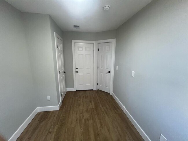 Building Photo - 434 W SIDE Ave