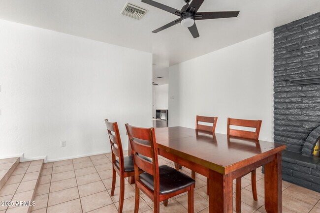 Building Photo - 2361 E Riviera Dr