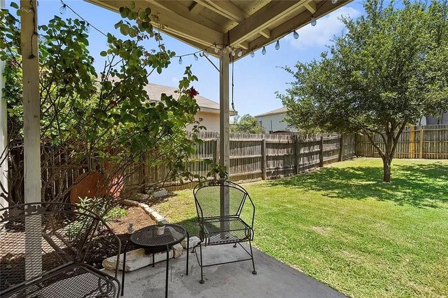 Building Photo - 206 Black