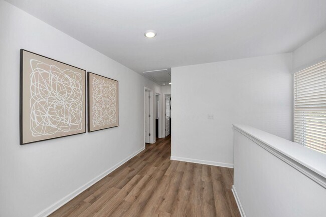 Building Photo - BRAND NEW 3 Bed 2.5 bathroom townhomes in Madison!