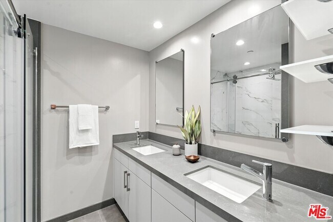 Building Photo - 1326 Centinela Ave