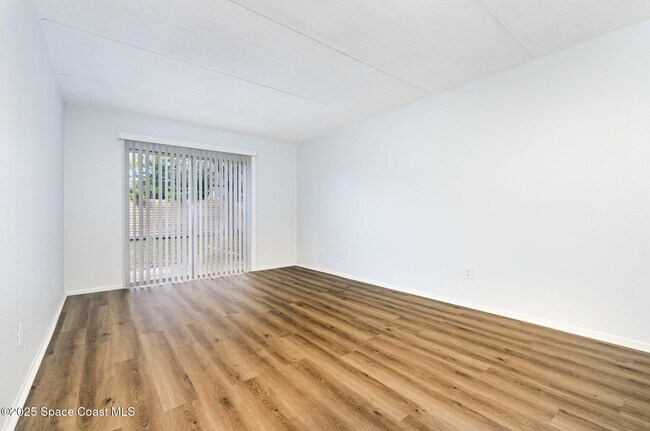 Building Photo - 204 Seminole Ave W
