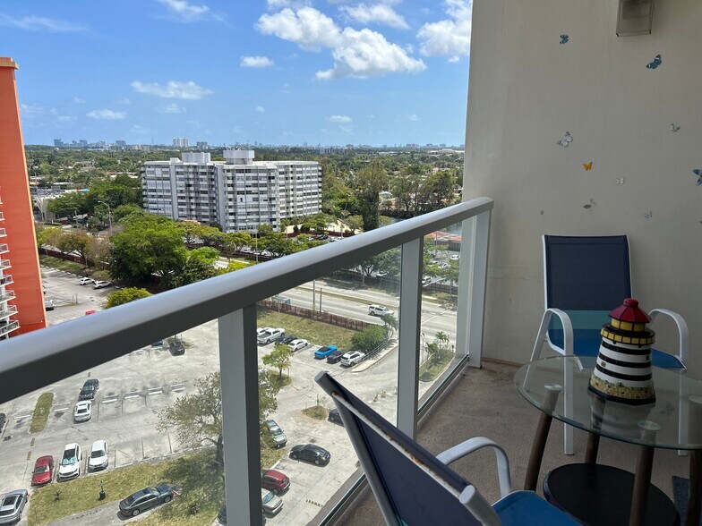 Building Photo - 1301 NE Miami Gardens Dr