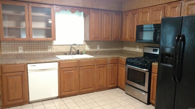 Building Photo - Contact Peggy Goodman 501 676 1758