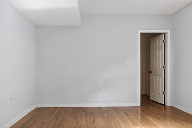 Building Photo - 247 Pilgrim Ave