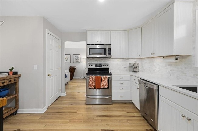 Building Photo - 208 Marlborough St