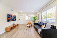 Building Photo - 700 SW 11th Ave