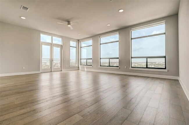 Building Photo - 510 W 20th St
