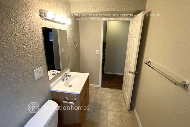 Building Photo - 1002 151st St E