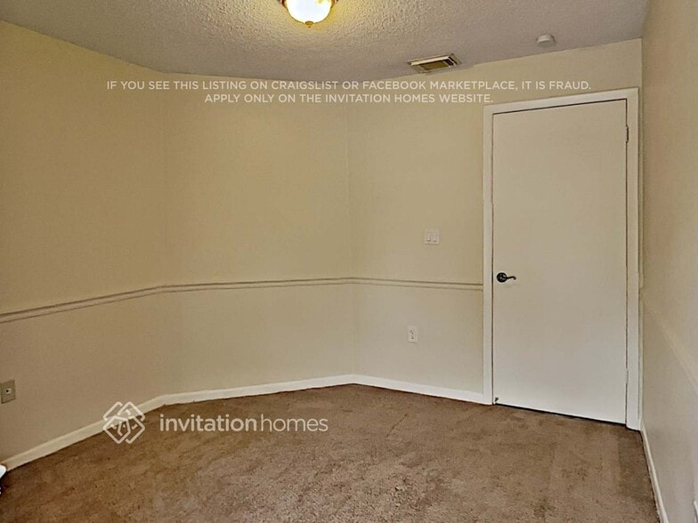 Building Photo - 14056 Langley Pl