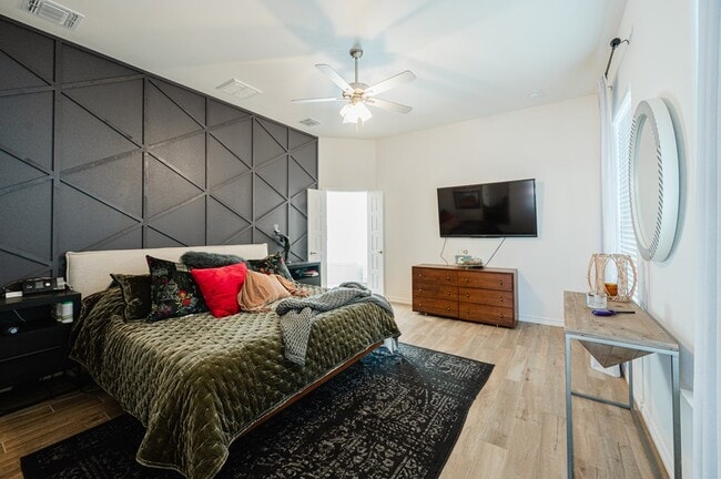 Building Photo - 5401 Constitution Ave