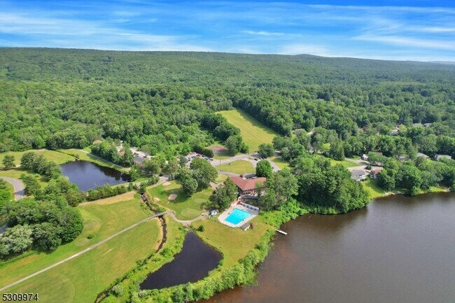 Building Photo - 358 Lake Shore S