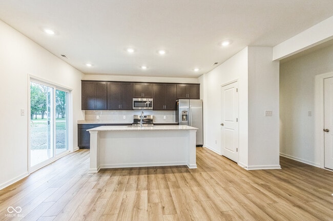 Building Photo - 3449 Briarwick Dr