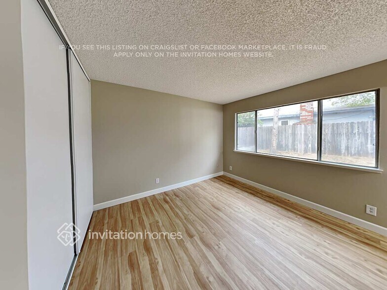 Building Photo - 5633 Vista Oak Way