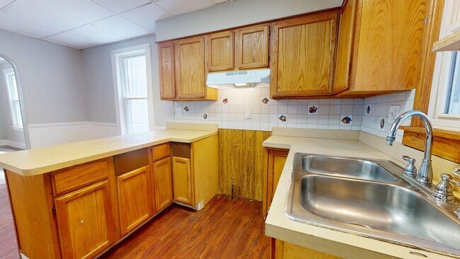 Building Photo - Clark / Fulton Area - 3 Bedrooms - 1 Bath - Single Family Home