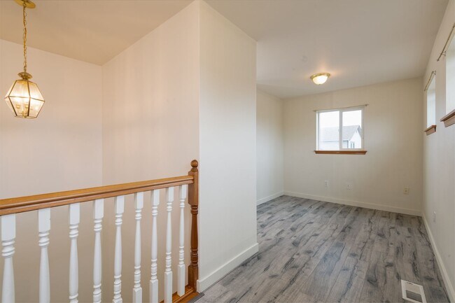 Building Photo - Crofton Hills 2 story