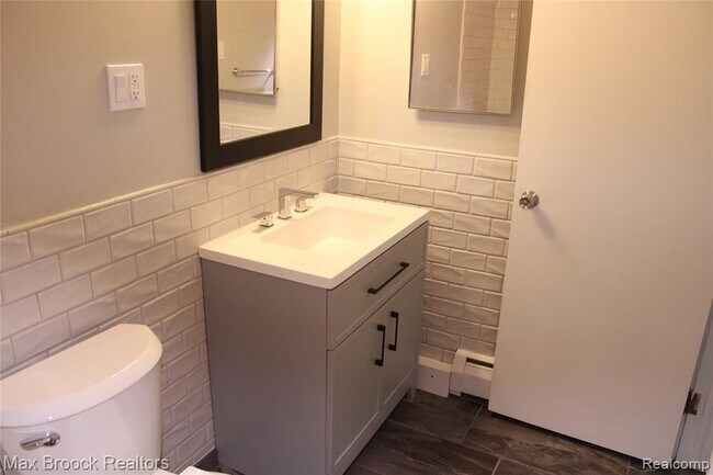 Building Photo - 150 Bird Ave