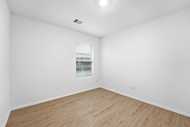 Building Photo - 213 Rustic Ridge Cir