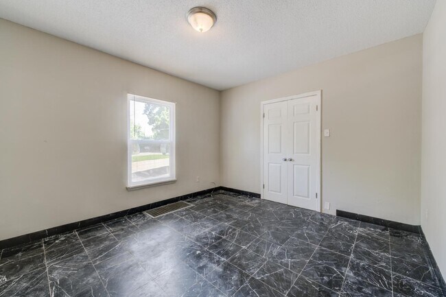Building Photo - 9716 Jacobi Ave