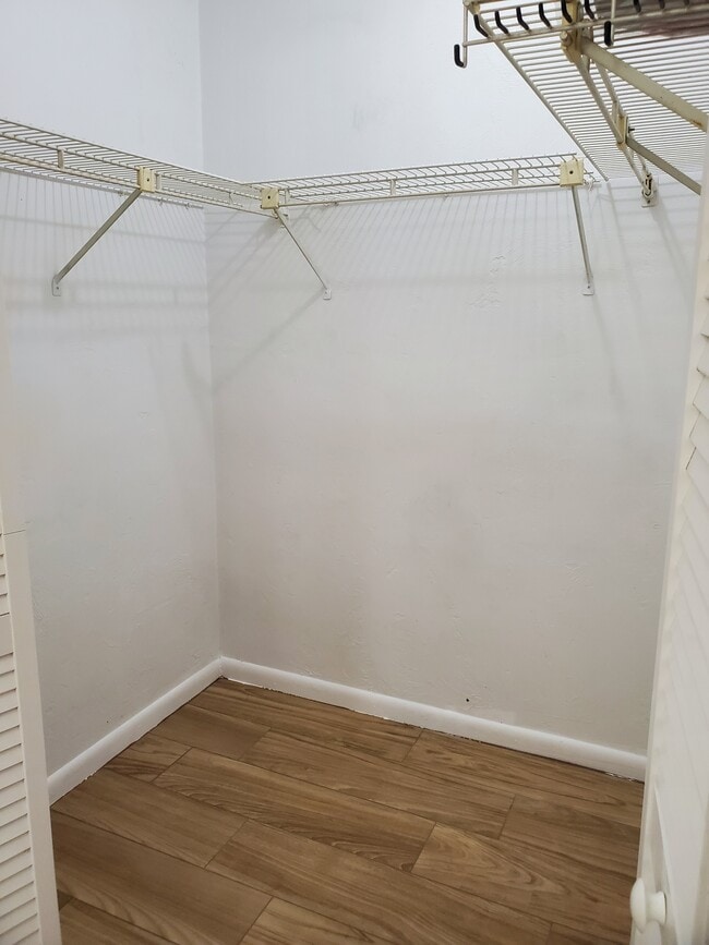 Building Photo - 836 Stonybrook Cir