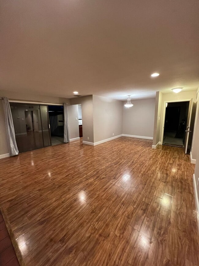 Building Photo - 2400 Shadow Ln