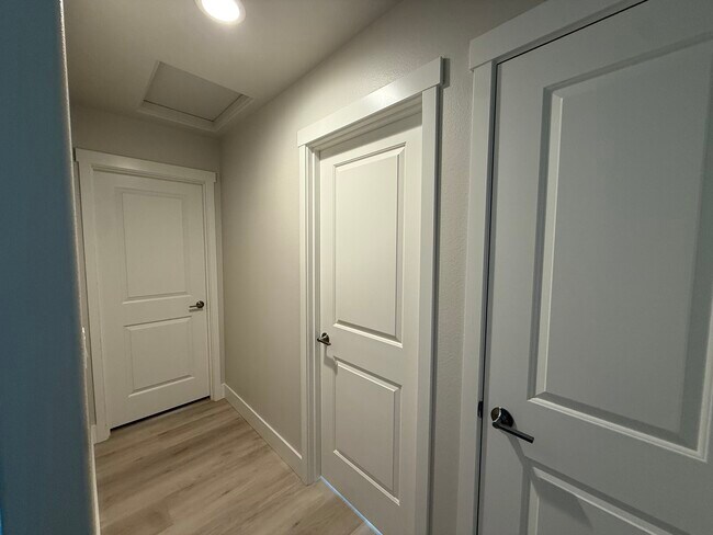 Building Photo - 10506 Silverbright Dr