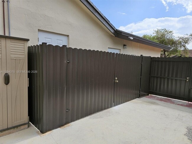 Building Photo - 10825 SW 145th Pl