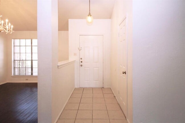 Building Photo - 6503 Heron Dr