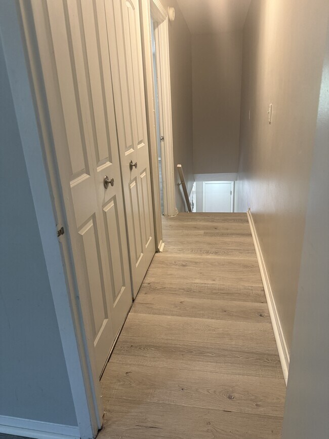 Building Photo - 6473 Klinect Ct