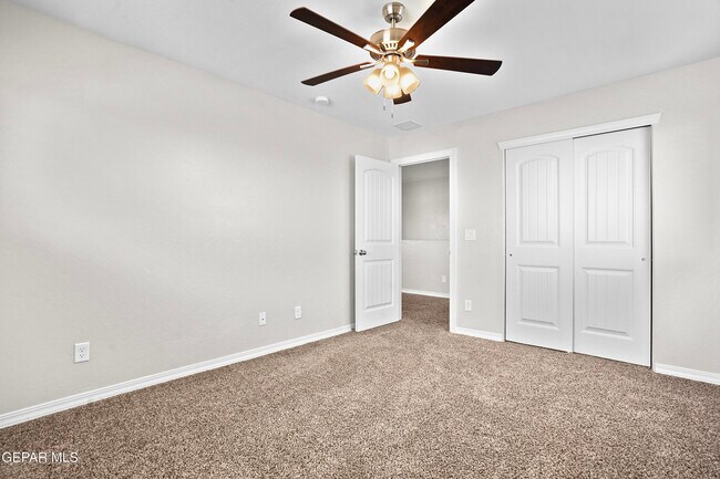 Building Photo - 585 Issa Circle