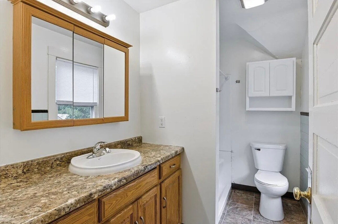 Building Photo - 612 7th Ave S