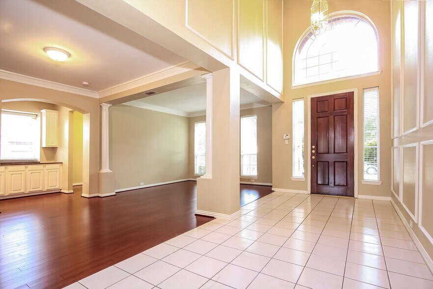 Building Photo - 4420 Vanderpool Dr