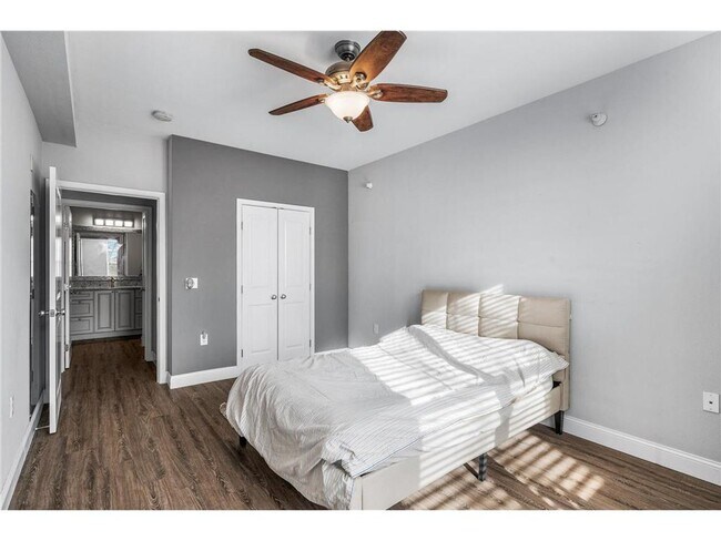 Building Photo - Sparkling 2 Bedroom Condo in Southwest Sta...
