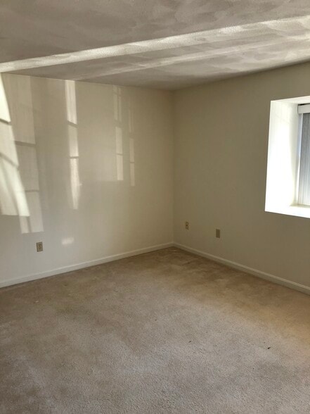 Living Room - 777 Middle Rd