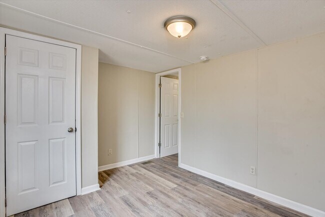 Building Photo - 1261 Lone Oak Ct