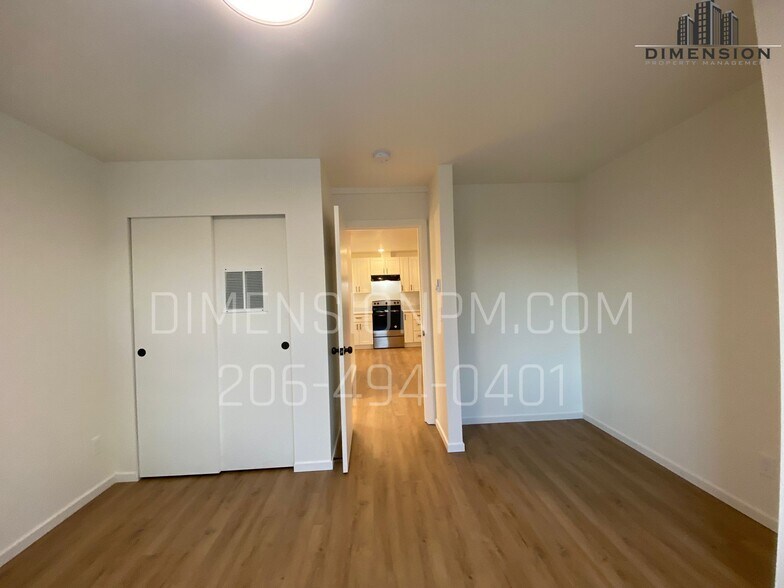 Building Photo - 1060 S 86th St